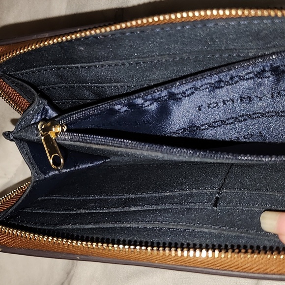 Tommy Hilfiger Wallet - Picture 4 of 4